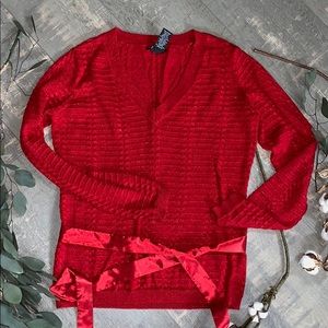 Shimmery red Sweater w. Satin belt